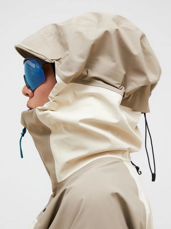 W Vislight Gore-Tex C-Knit Jacket (FW24) - Peak Performance